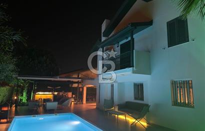 DENİZE 100 M ÇEŞME ILICA KÖŞE VİLLA/MÜSTAKİL HAVUZ & SİTE İÇİ