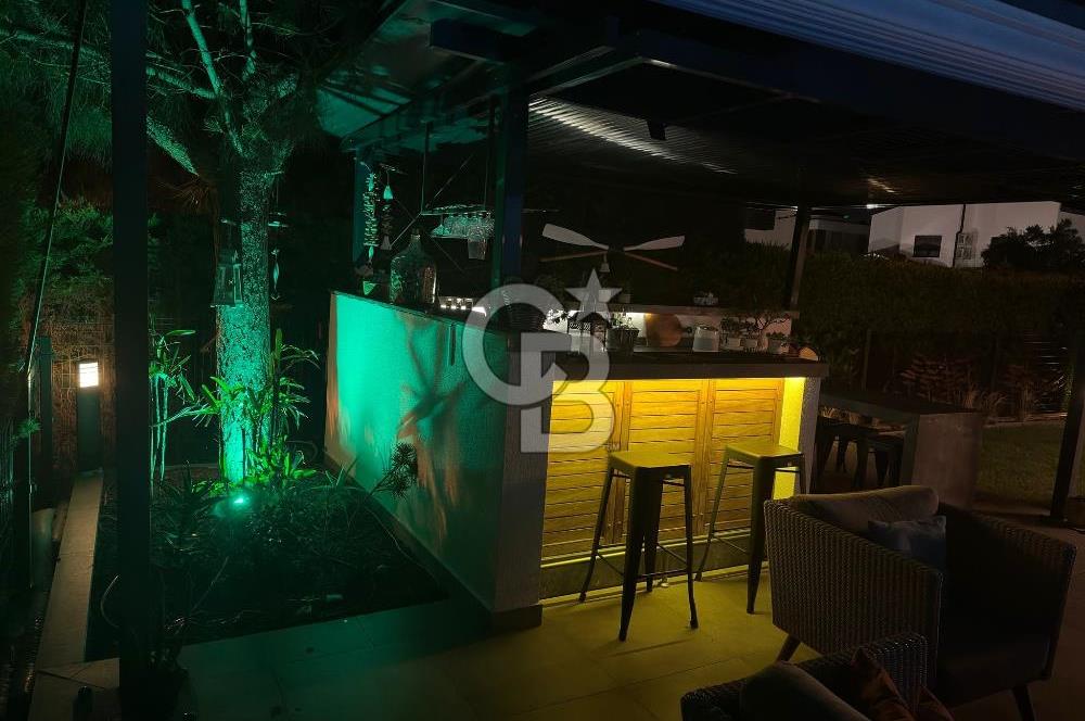 DENİZE 100 M ÇEŞME ILICA KÖŞE VİLLA/MÜSTAKİL HAVUZ & SİTE İÇİ