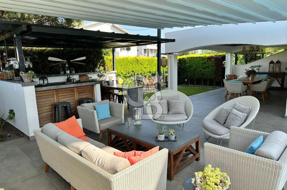 DENİZE 100 M ÇEŞME ILICA KÖŞE VİLLA/MÜSTAKİL HAVUZ & SİTE İÇİ