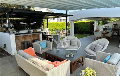 DENİZE 100 M ÇEŞME ILICA KÖŞE VİLLA/MÜSTAKİL HAVUZ & SİTE İÇİ