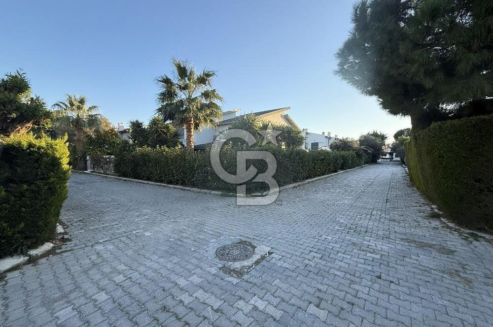 DENİZE 100 M ÇEŞME ILICA KÖŞE VİLLA/MÜSTAKİL HAVUZ & SİTE İÇİ