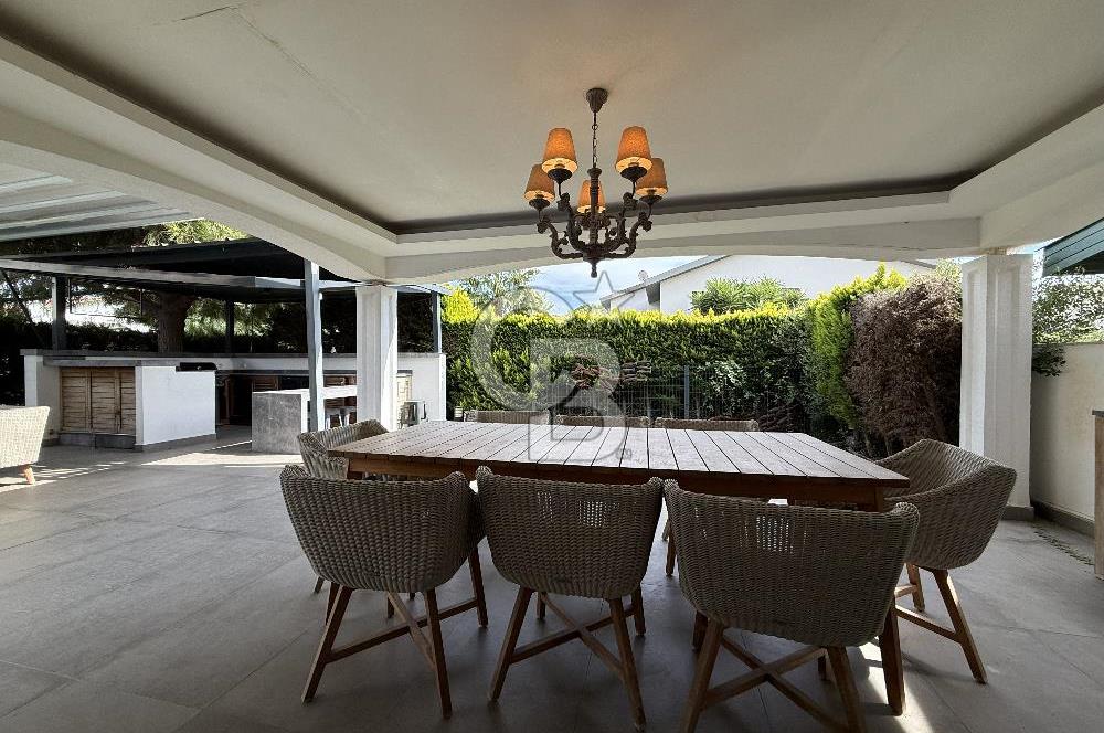 DENİZE 100 M ÇEŞME ILICA KÖŞE VİLLA/MÜSTAKİL HAVUZ & SİTE İÇİ