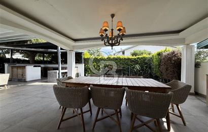 DENİZE 100 M ÇEŞME ILICA KÖŞE VİLLA/MÜSTAKİL HAVUZ & SİTE İÇİ