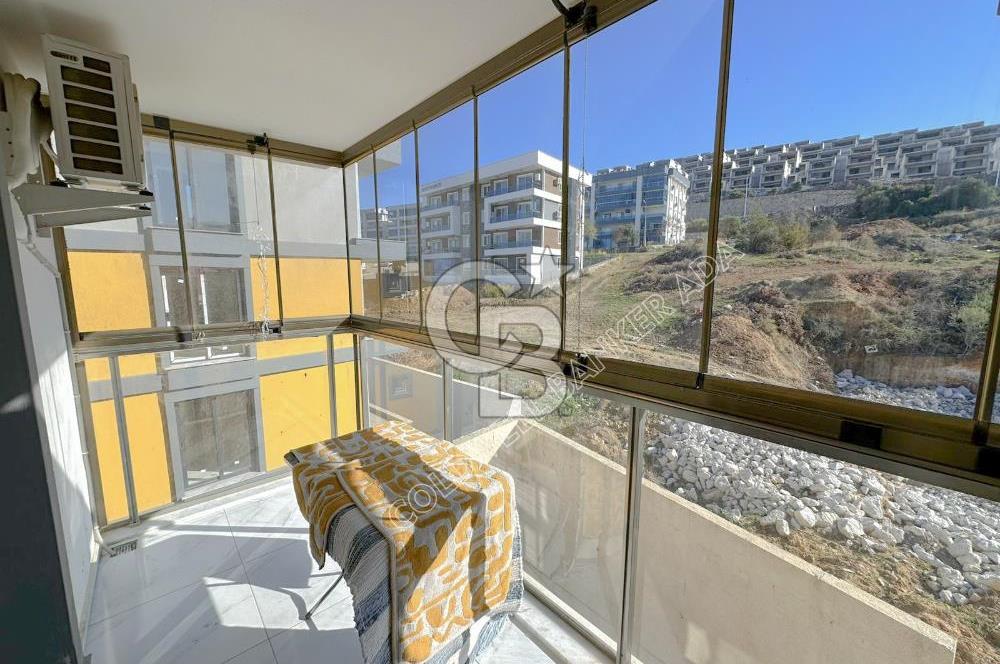 Kuşadasında Hem Yatırım Hem Oturum İçin İdeal Satılık 3+1 Daire