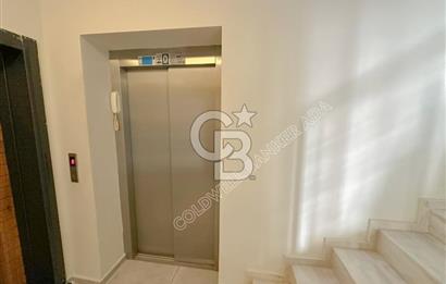 Kuşadasında Hem Yatırım Hem Oturum İçin İdeal Satılık 3+1 Daire