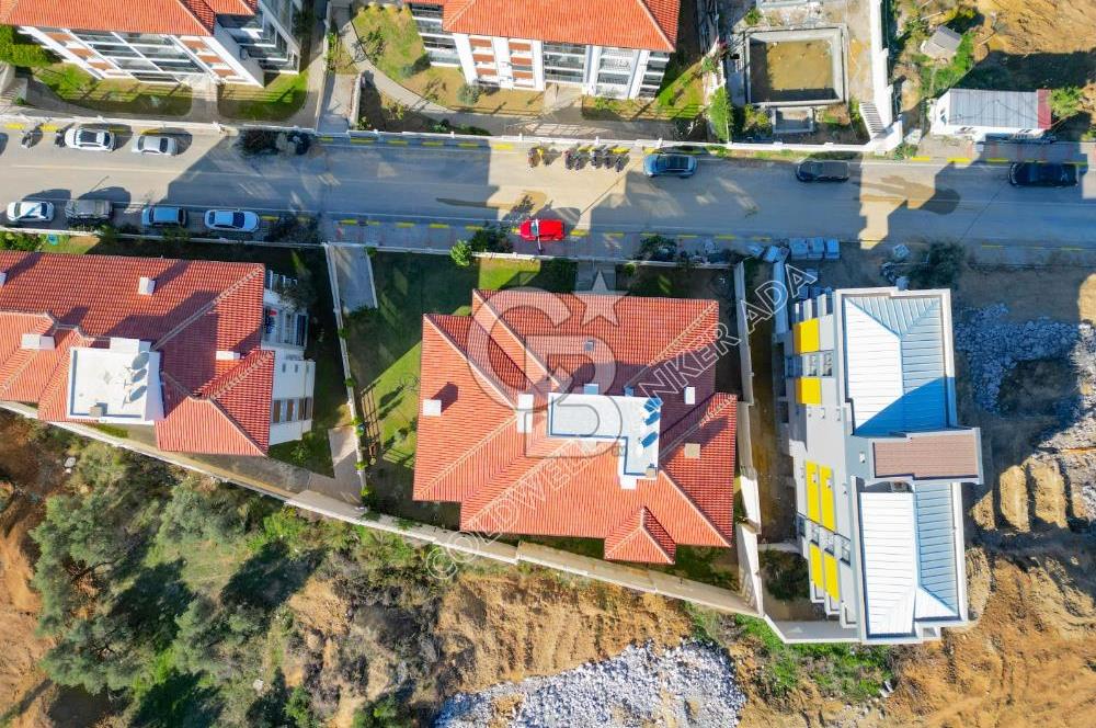 Kuşadasında Hem Yatırım Hem Oturum İçin İdeal Satılık 3+1 Daire