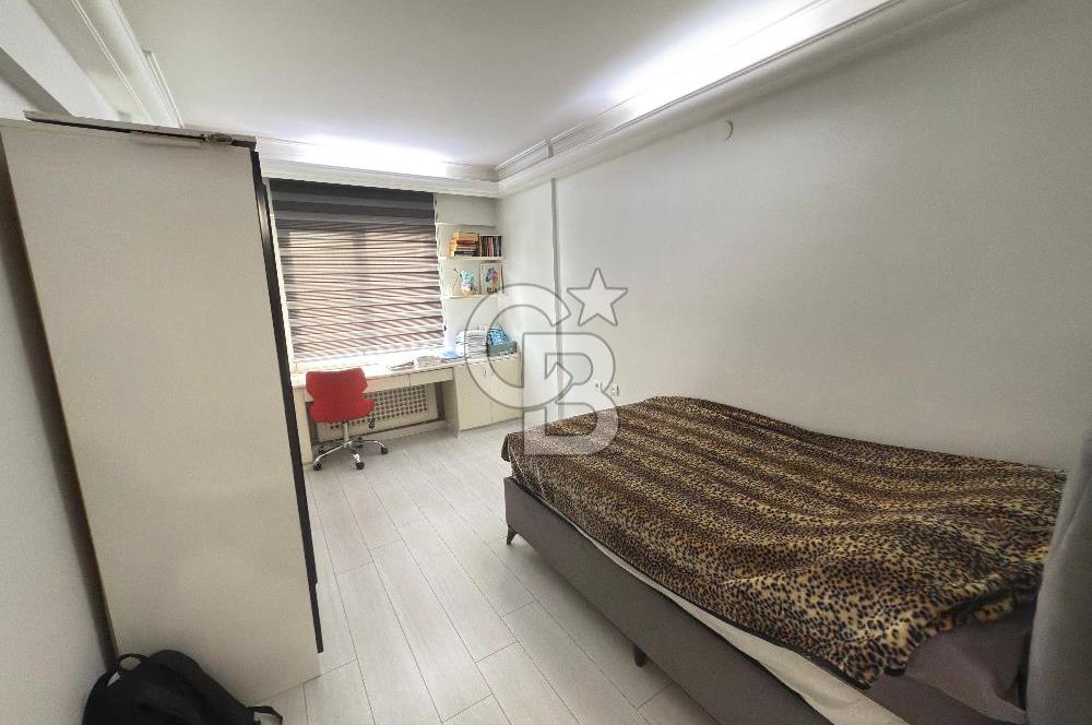 Lise Caddesinde 3+1 185m2 İçi Komple Yenilenmiş Ara Kat Daire