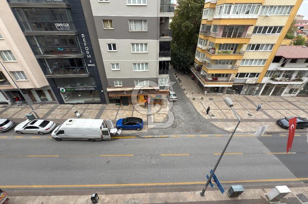 Lise Caddesinde 3+1 185m2 İçi Komple Yenilenmiş Ara Kat Daire