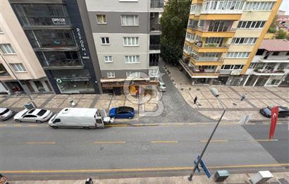 Lise Caddesinde 3+1 185m2 İçi Komple Yenilenmiş Ara Kat Daire