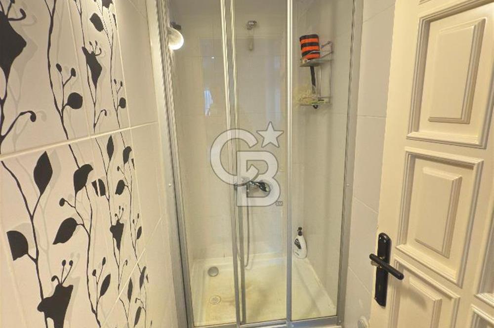 Lise Caddesinde 3+1 185m2 İçi Komple Yenilenmiş Ara Kat Daire