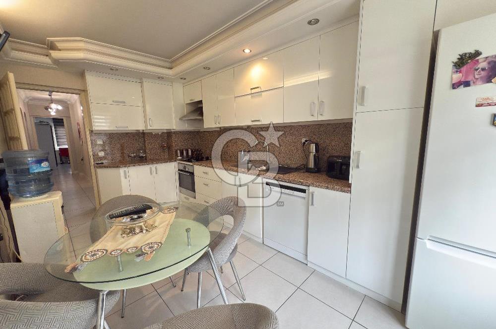 Lise Caddesinde 3+1 185m2 İçi Komple Yenilenmiş Ara Kat Daire