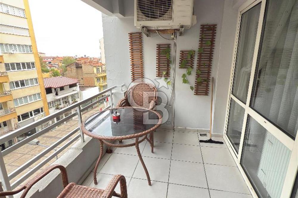 Lise Caddesinde 3+1 185m2 İçi Komple Yenilenmiş Ara Kat Daire