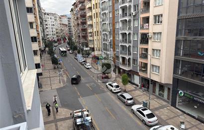 Lise Caddesinde 3+1 185m2 İçi Komple Yenilenmiş Ara Kat Daire