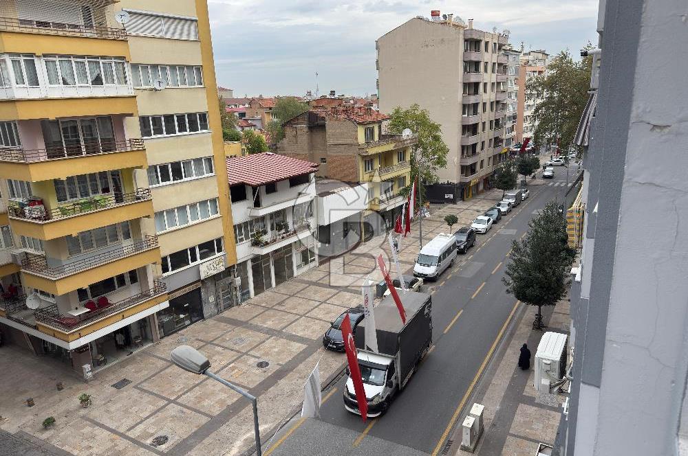 Lise Caddesinde 3+1 185m2 İçi Komple Yenilenmiş Ara Kat Daire