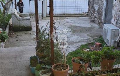 Alaniçi Köyü’nde Avlulu Kargir Ev ve Dam – Yatırımlık Fırsat!