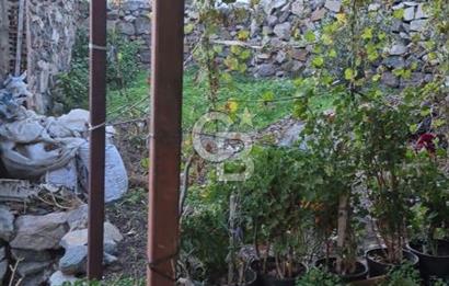 Alaniçi Köyü’nde Avlulu Kargir Ev ve Dam – Yatırımlık Fırsat!