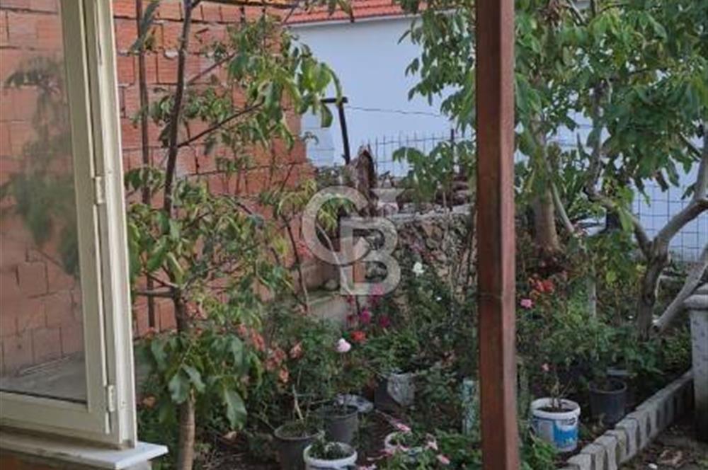 Alaniçi Köyü’nde Avlulu Kargir Ev ve Dam – Yatırımlık Fırsat!