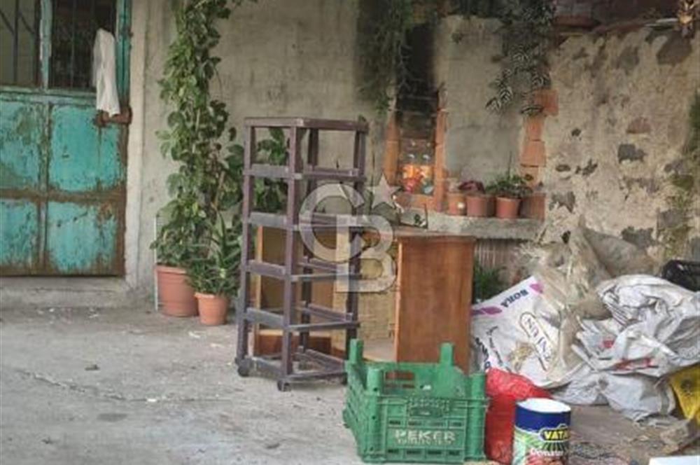 Alaniçi Köyü’nde Avlulu Kargir Ev ve Dam – Yatırımlık Fırsat!