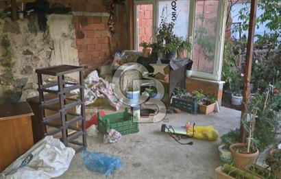 Alaniçi Köyü’nde Avlulu Kargir Ev ve Dam – Yatırımlık Fırsat!