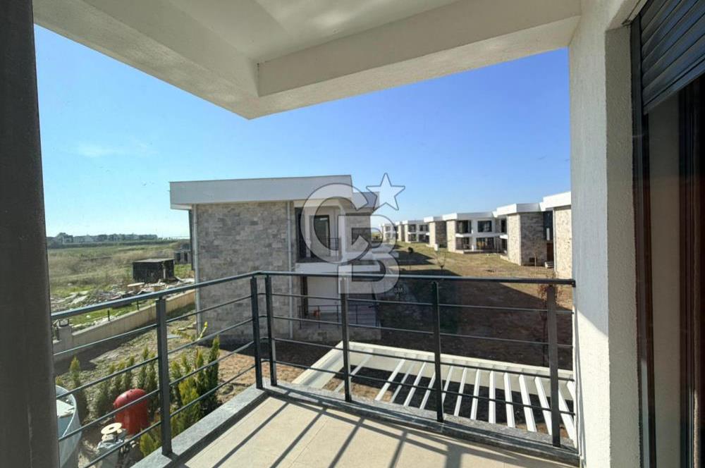 Ayvalık Altınovada Havuzlu Site İçersinde 2+1 Satılık Villa