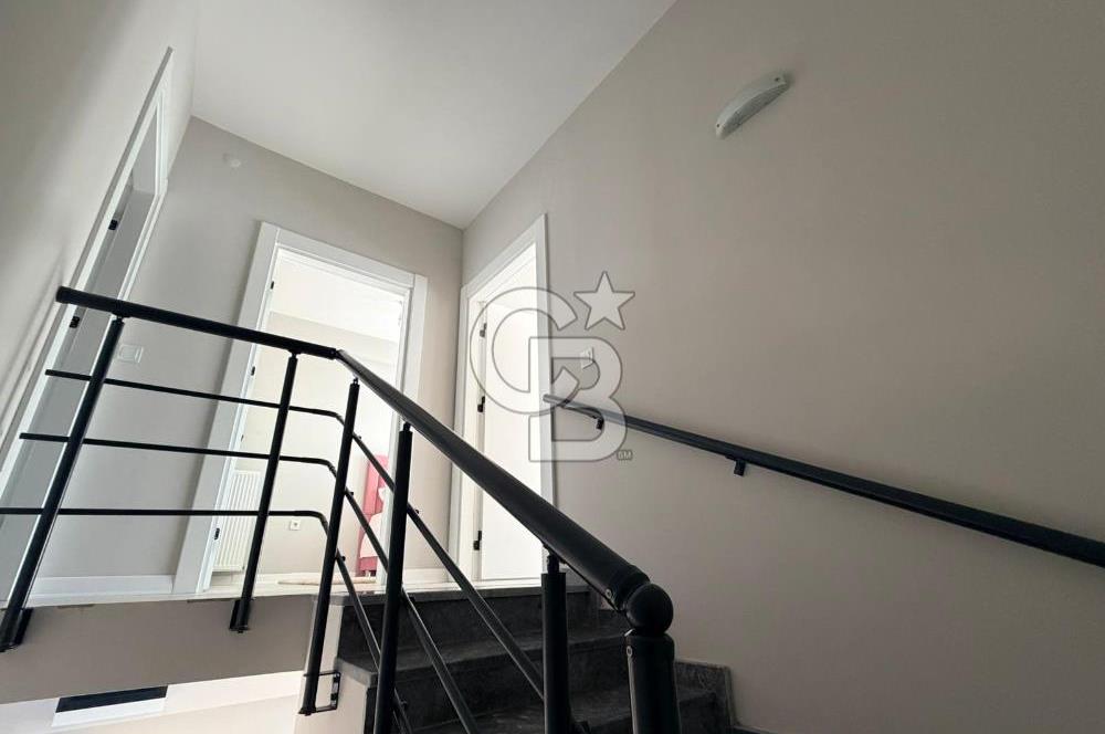 Ayvalık Altınovada Havuzlu Site İçersinde 2+1 Satılık Villa