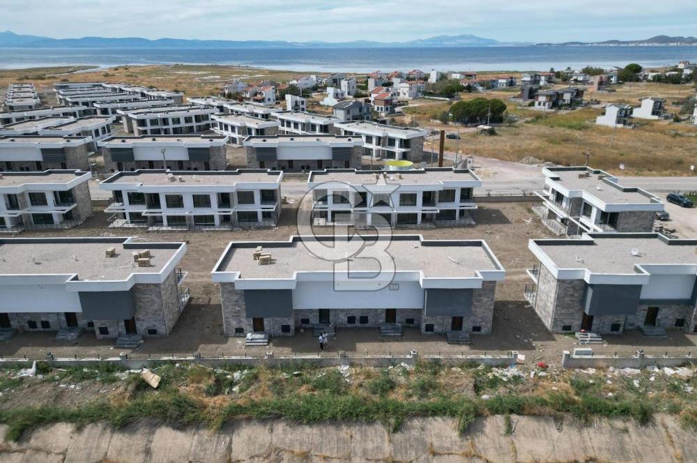 Ayvalık Altınovada Havuzlu Site İçersinde 2+1 Satılık Villa
