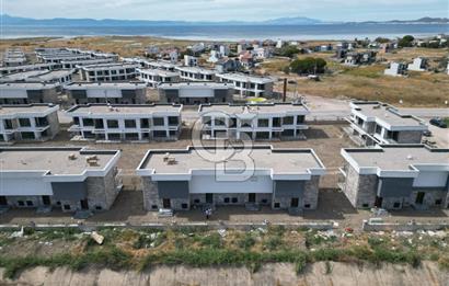 Ayvalık Altınovada Havuzlu Site İçersinde 2+1 Satılık Villa