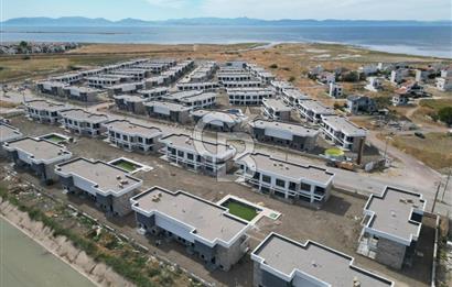 Ayvalık Altınovada Havuzlu Site İçersinde 2+1 Satılık Villa