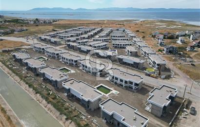 Ayvalık Altınovada Havuzlu Site İçersinde 2+1 Satılık Villa