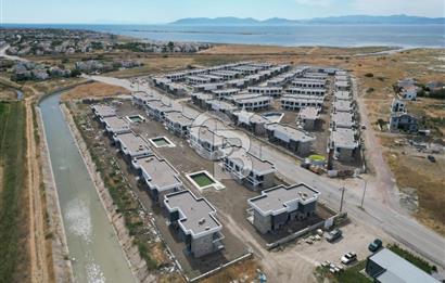Ayvalık Altınovada Havuzlu Site İçersinde 2+1 Satılık Villa