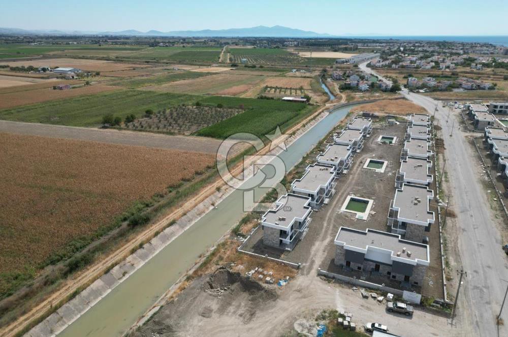 Ayvalık Altınovada Havuzlu Site İçersinde 2+1 Satılık Villa