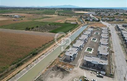 Ayvalık Altınovada Havuzlu Site İçersinde 2+1 Satılık Villa