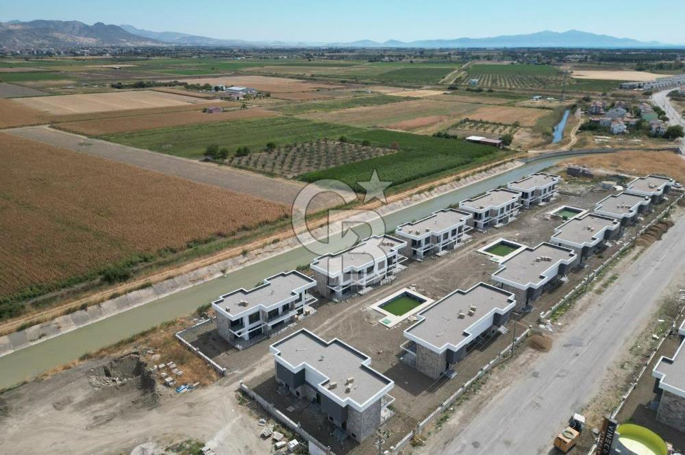 Ayvalık Altınovada Havuzlu Site İçersinde 2+1 Satılık Villa