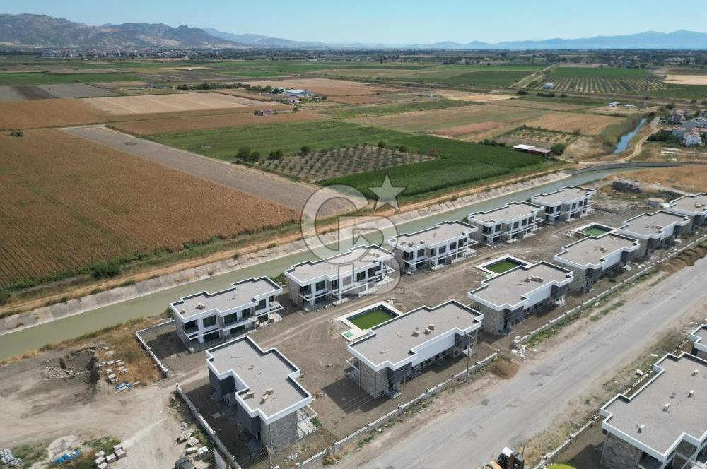 Ayvalık Altınovada Havuzlu Site İçersinde 2+1 Satılık Villa