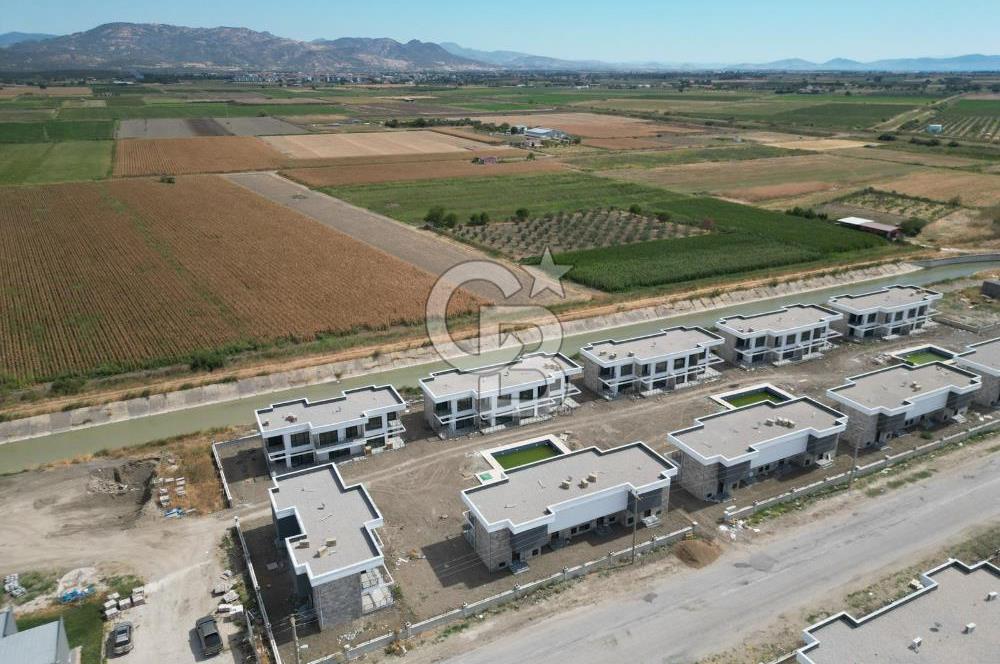 Ayvalık Altınovada Havuzlu Site İçersinde 2+1 Satılık Villa