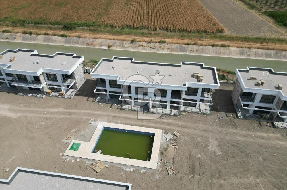 Ayvalık Altınovada Havuzlu Site İçersinde 2+1 Satılık Villa