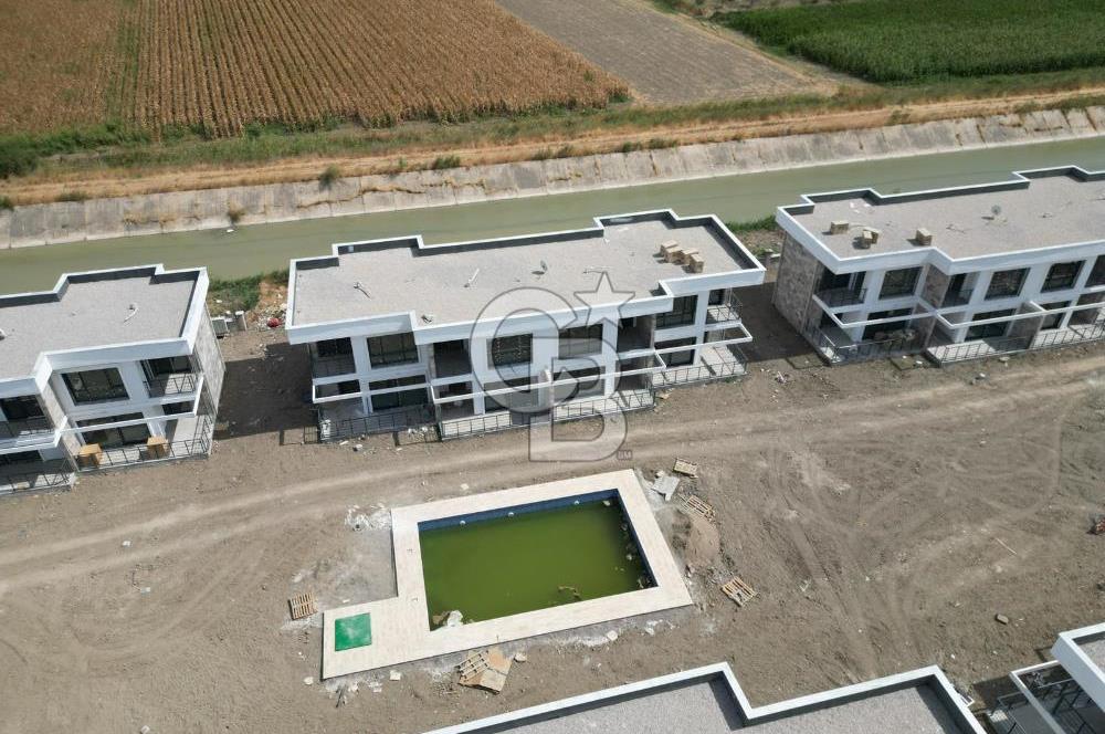 Ayvalık Altınovada Havuzlu Site İçersinde 2+1 Satılık Villa