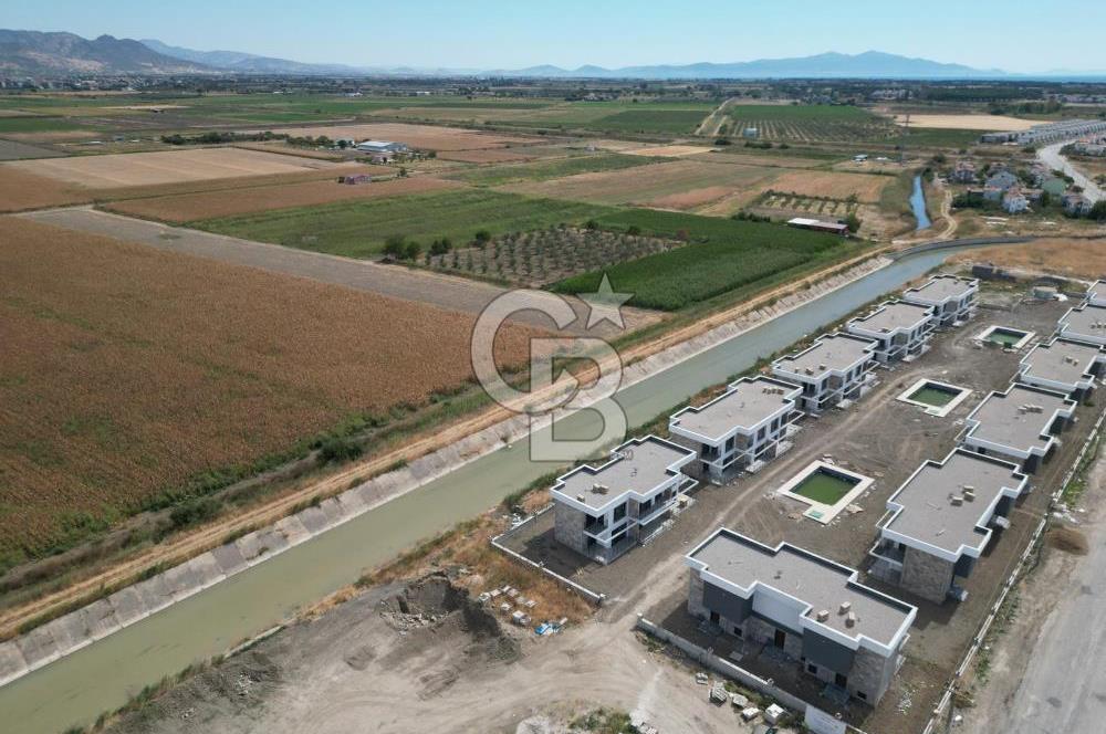 Ayvalık Altınovada Havuzlu Site İçersinde 2+1 Satılık Villa