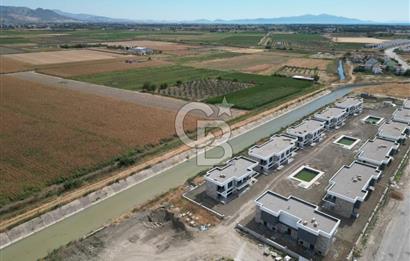 Ayvalık Altınovada Havuzlu Site İçersinde 2+1 Satılık Villa