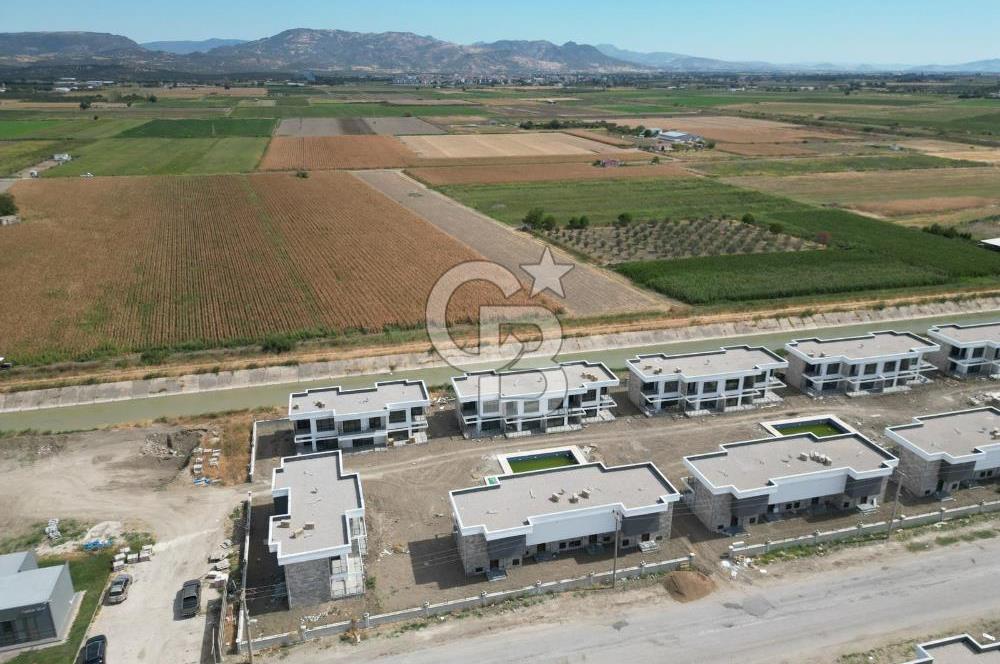 Ayvalık Altınovada Havuzlu Site İçersinde 2+1 Satılık Villa