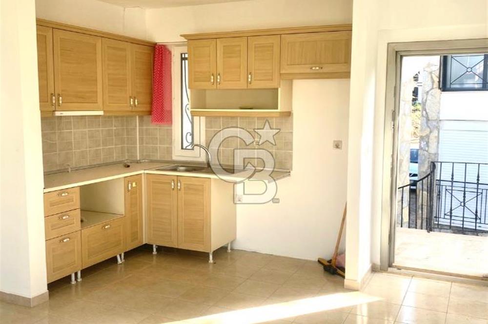 BODRUM GÜNDOĞAN’DA ÖNÜ KAPANMAZ SİTE İÇİ GENÇ BİNADA SATILIK 2+1  