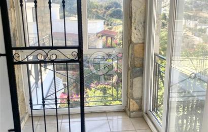 BODRUM GÜNDOĞAN’DA ÖNÜ KAPANMAZ SİTE İÇİ GENÇ BİNADA SATILIK 2+1  