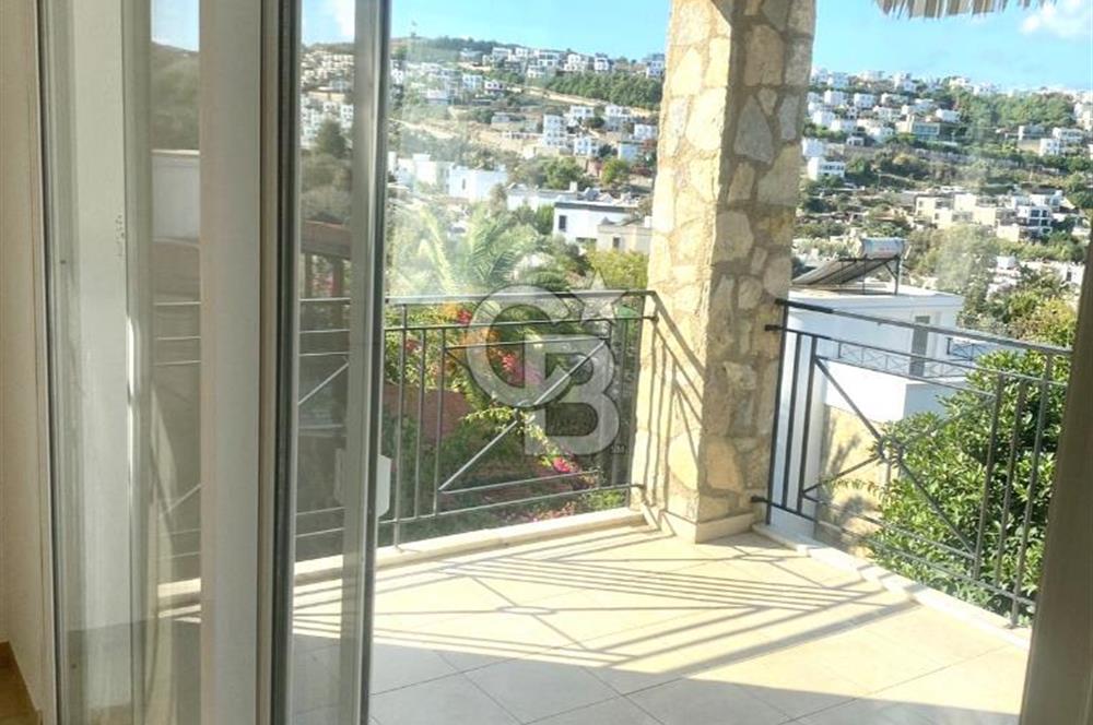 BODRUM GÜNDOĞAN’DA ÖNÜ KAPANMAZ SİTE İÇİ GENÇ BİNADA SATILIK 2+1  