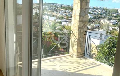 BODRUM GÜNDOĞAN’DA ÖNÜ KAPANMAZ SİTE İÇİ GENÇ BİNADA SATILIK 2+1  