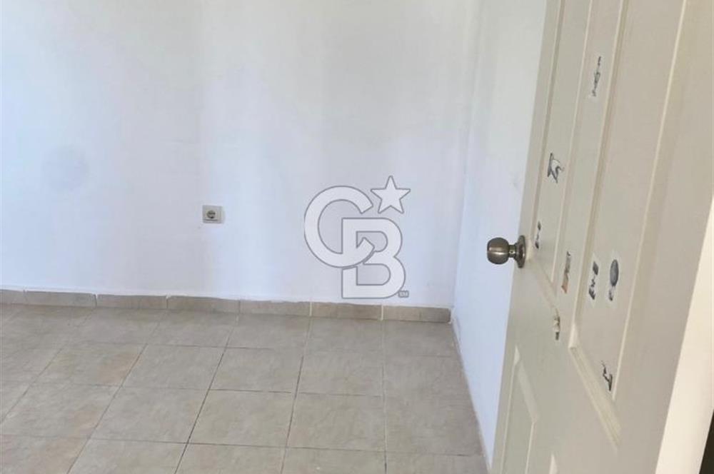 BODRUM GÜNDOĞAN’DA ÖNÜ KAPANMAZ SİTE İÇİ GENÇ BİNADA SATILIK 2+1  