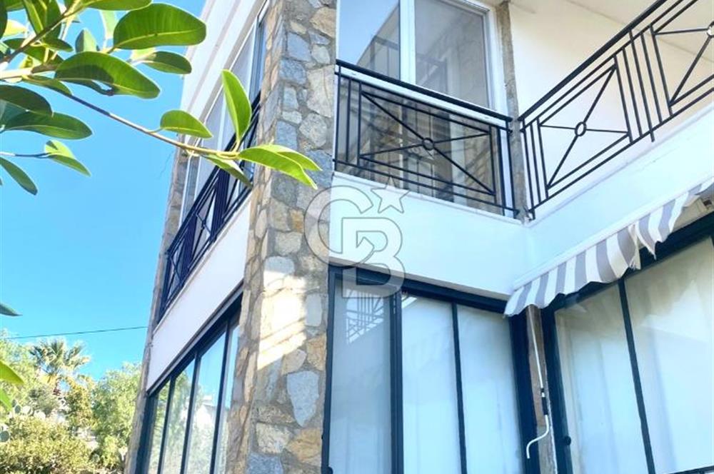 BODRUM GÜNDOĞAN’DA ÖNÜ KAPANMAZ SİTE İÇİ GENÇ BİNADA SATILIK 2+1  