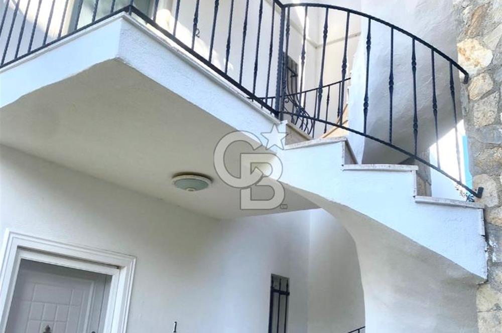 BODRUM GÜNDOĞAN’DA ÖNÜ KAPANMAZ SİTE İÇİ GENÇ BİNADA SATILIK 2+1  