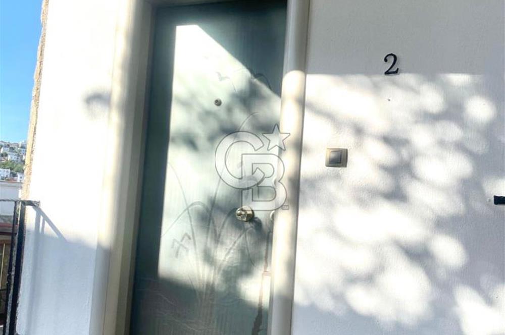 BODRUM GÜNDOĞAN’DA ÖNÜ KAPANMAZ SİTE İÇİ GENÇ BİNADA SATILIK 2+1  