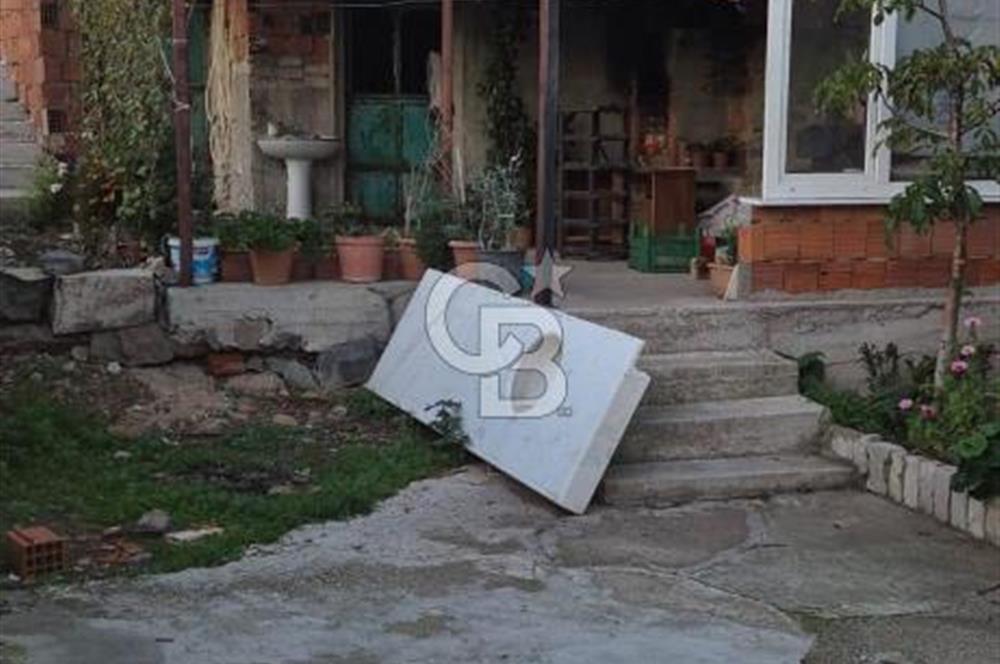 Alaniçi Köyü’nde Avlulu Kargir Ev ve Dam – Yatırımlık Fırsat!