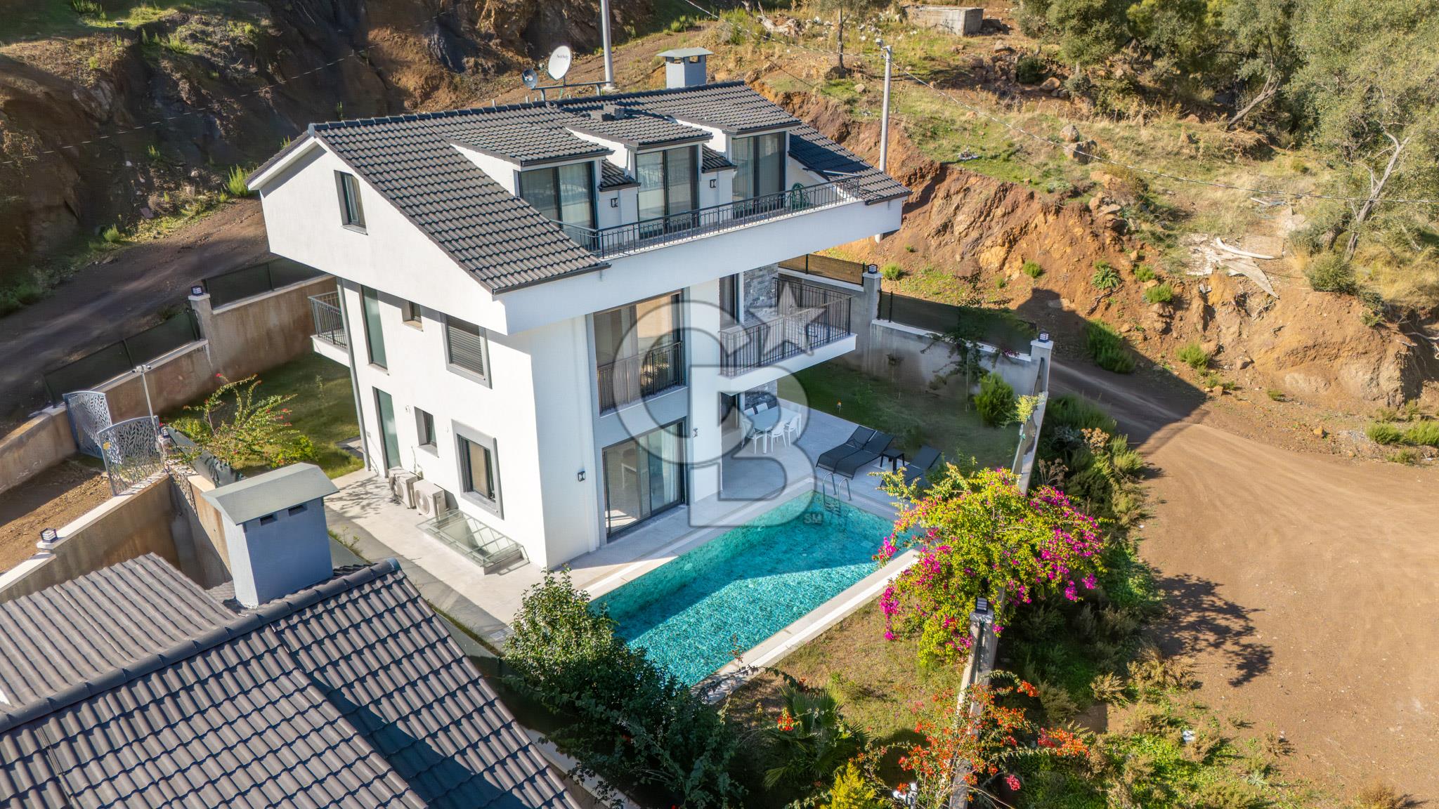 CB MARİNA'DAN 6+1 FOURLEKS VİLLA